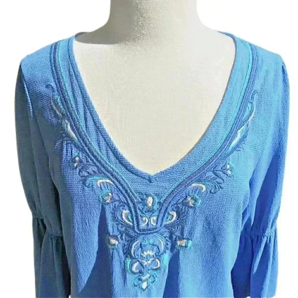 NEW Octavia Blue Embroidered Crepe Keyhole Back Bell Sleeved V Neck Blouse - Picture 2 of 6